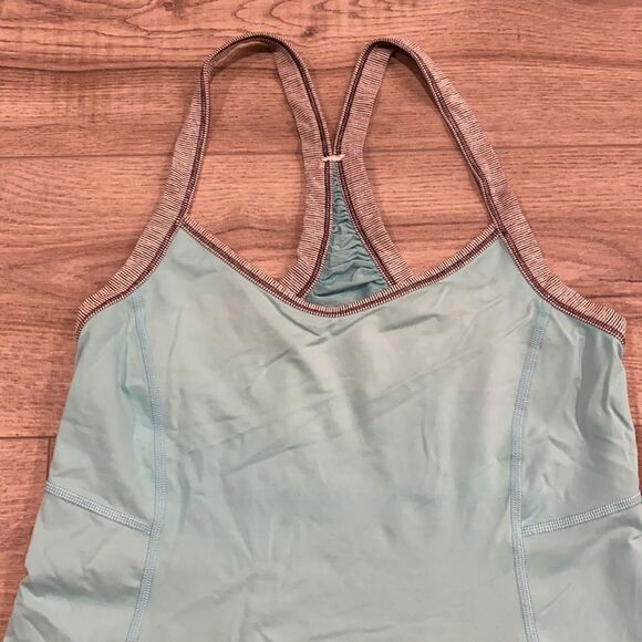 Lululemon tank size 6 - Picture 2 of 4